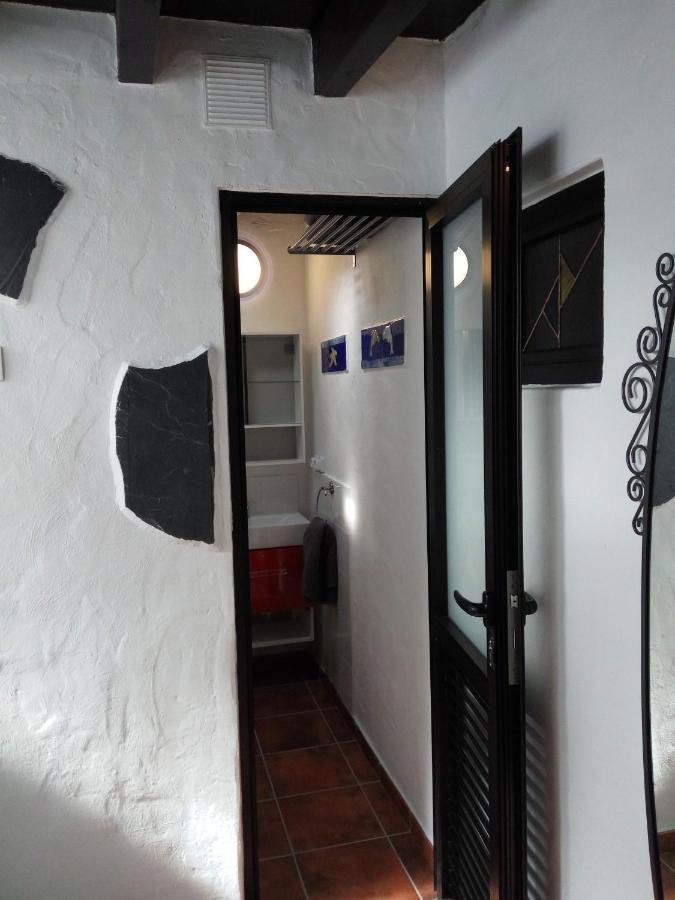 Aloelux Villa !! - Private Villa With Pool , Jacuzzi, Cinema, Massage ,Wonderful View, Art Desing Villa Tias Luaran gambar