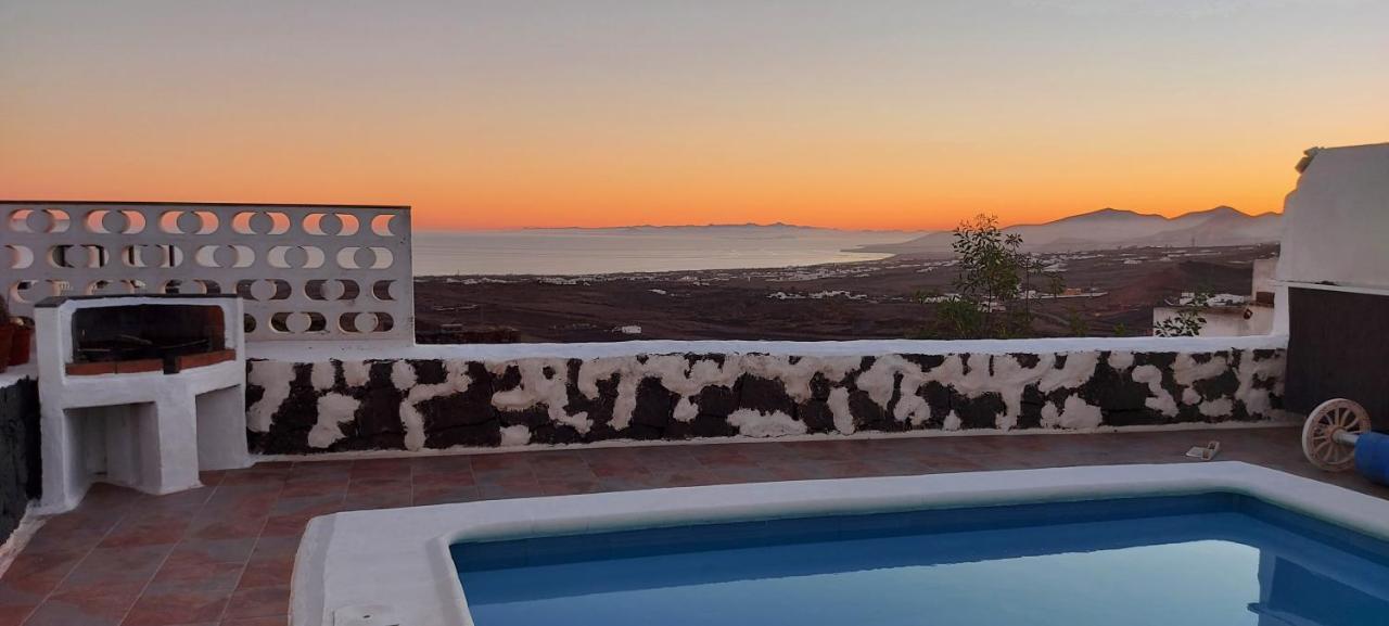 Aloelux Villa !! - Private Villa With Pool , Jacuzzi, Cinema, Massage ,Wonderful View, Art Desing Villa Tias Luaran gambar