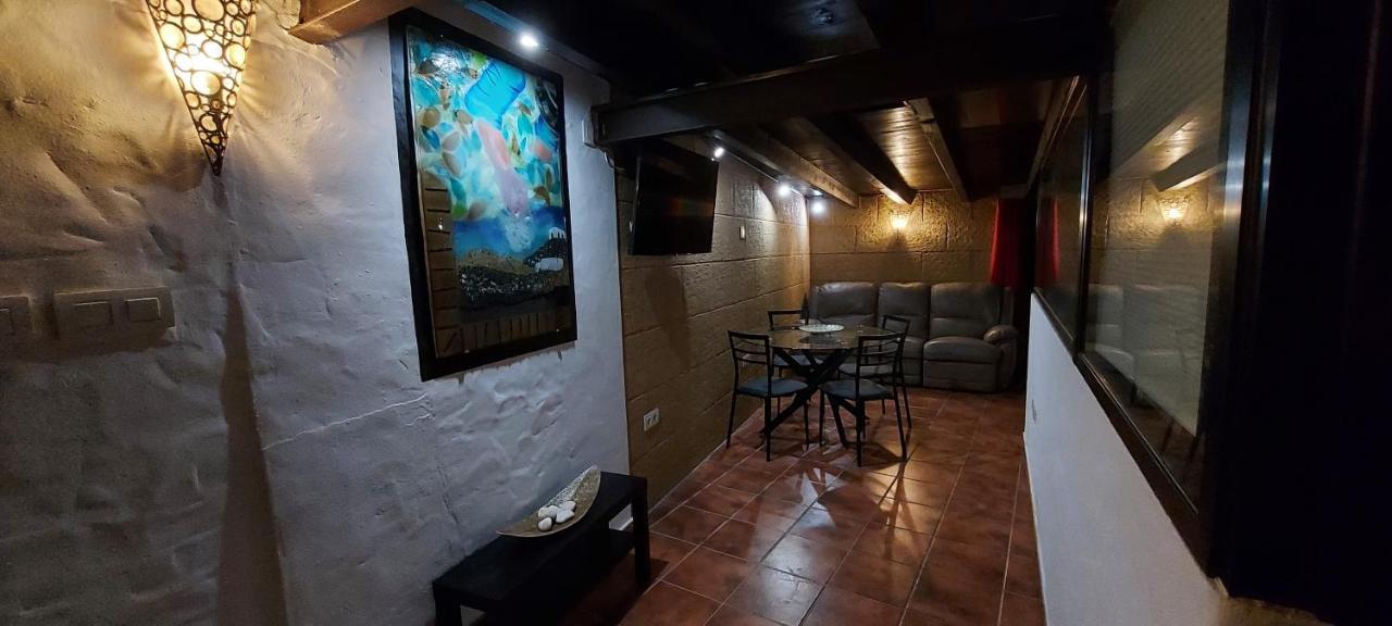 Aloelux Villa !! - Private Villa With Pool , Jacuzzi, Cinema, Massage ,Wonderful View, Art Desing Villa Tias Luaran gambar