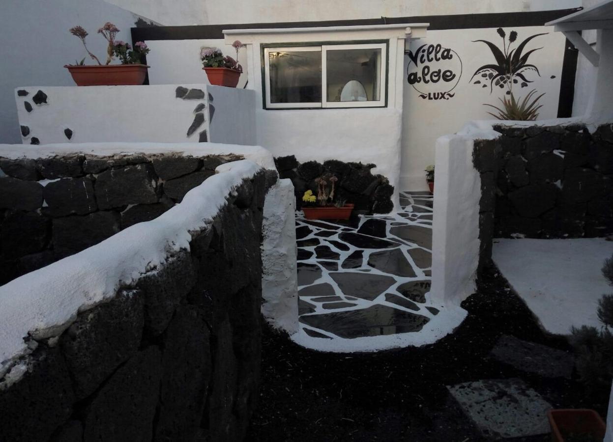 Aloelux Villa !! - Private Villa With Pool , Jacuzzi, Cinema, Massage ,Wonderful View, Art Desing Villa Tias Luaran gambar