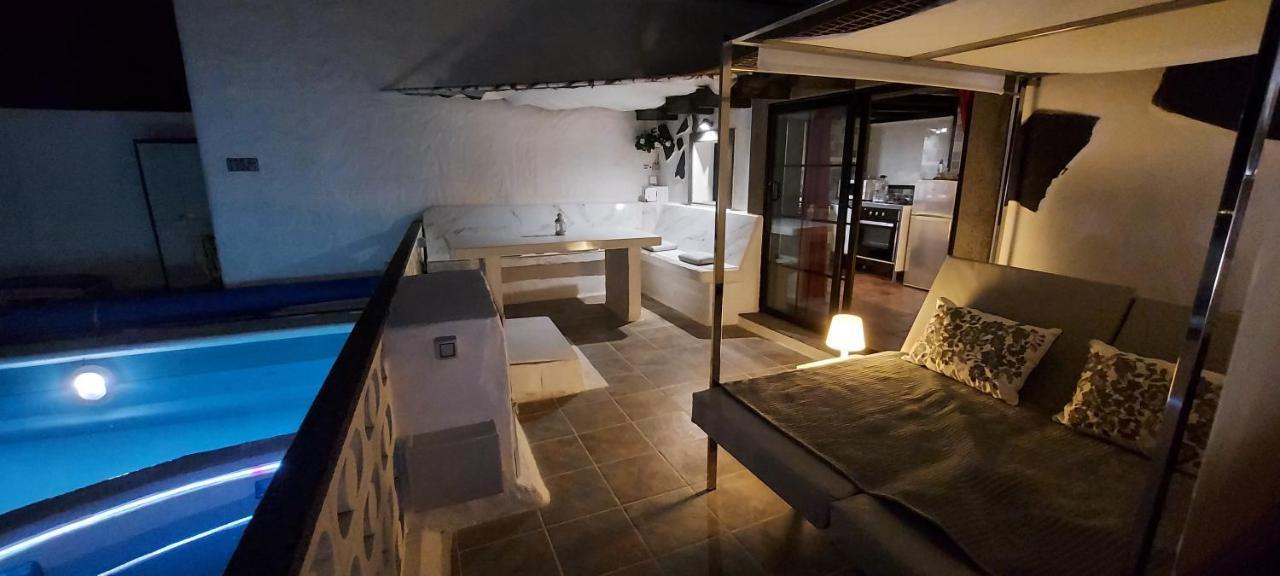 Aloelux Villa !! - Private Villa With Pool , Jacuzzi, Cinema, Massage ,Wonderful View, Art Desing Villa Tias Luaran gambar