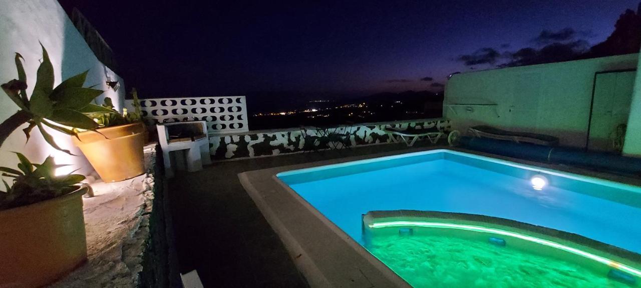 Aloelux Villa !! - Private Villa With Pool , Jacuzzi, Cinema, Massage ,Wonderful View, Art Desing Villa Tias Luaran gambar