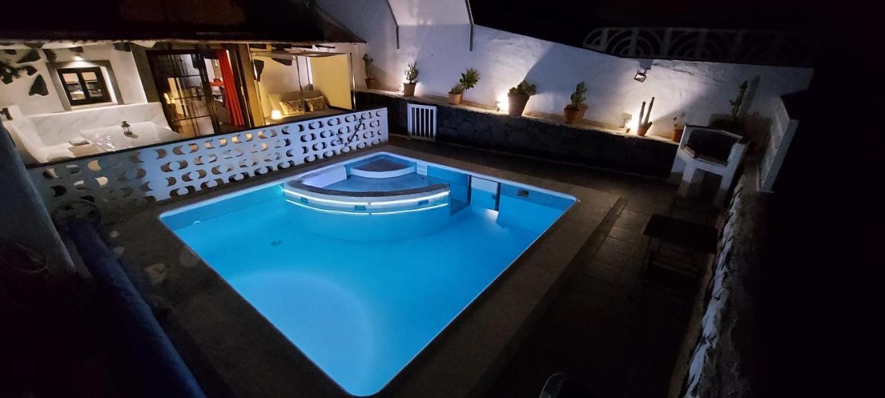 Aloelux Villa !! - Private Villa With Pool , Jacuzzi, Cinema, Massage ,Wonderful View, Art Desing Villa Tias Luaran gambar